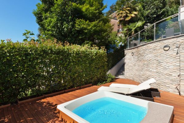 Outdoor Jacuzzis for Relaxing Evenings and Backyard Entertaining